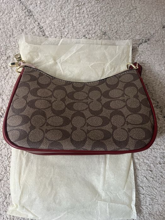 Coach bag, cond new.