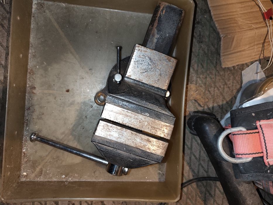 Продам хорошие тиски