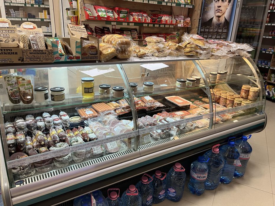 Хладилна витрина Наги