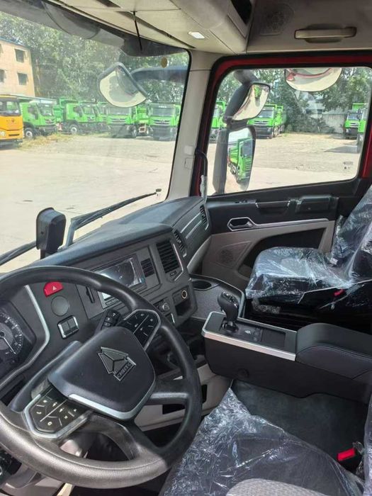 Howo Max трактор