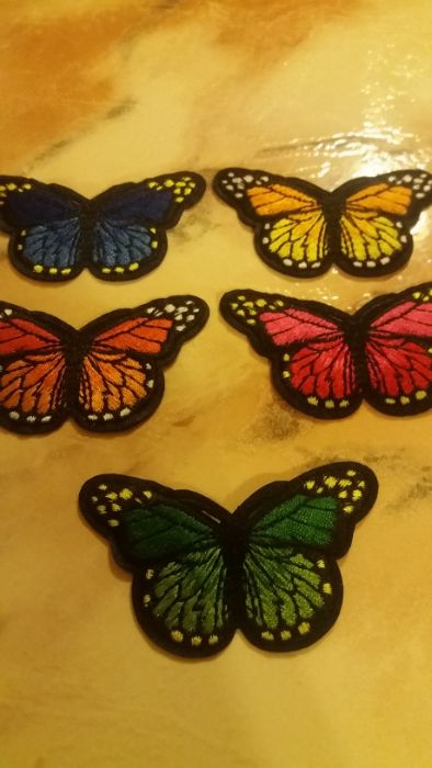 Broderie  model fluture