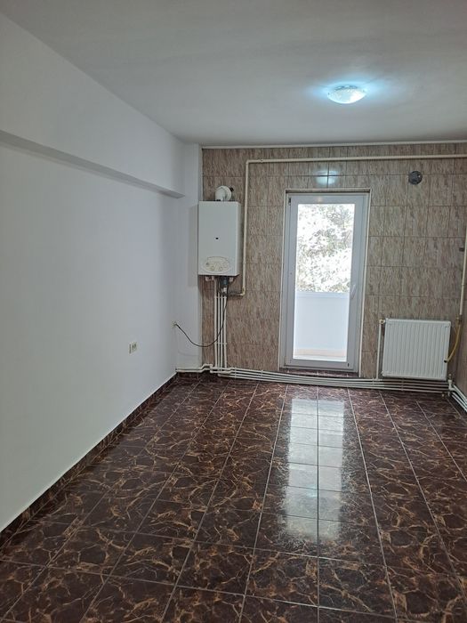 Închiriez apartament trei camere zonă rezidențială