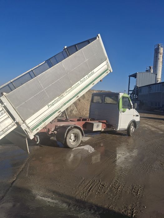 Доставка на инертни материали и бетон