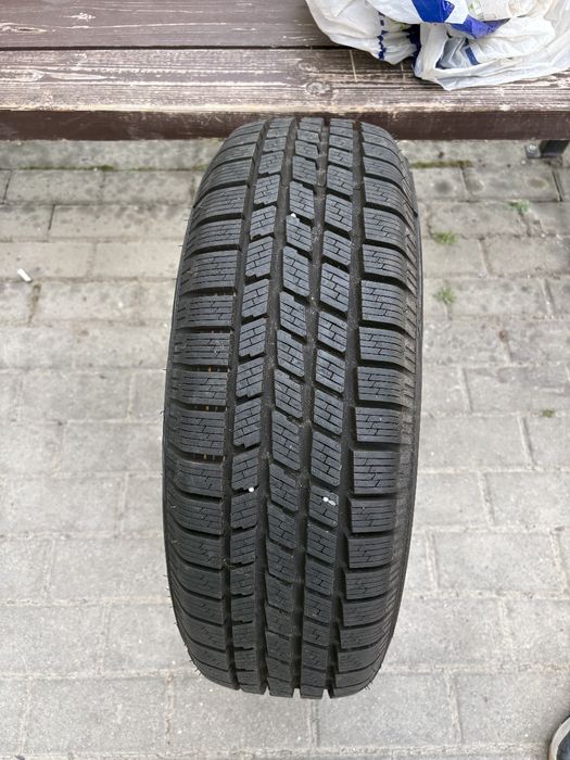 Set 4 roti mașină cu cauciuc Pirelli aproape nou