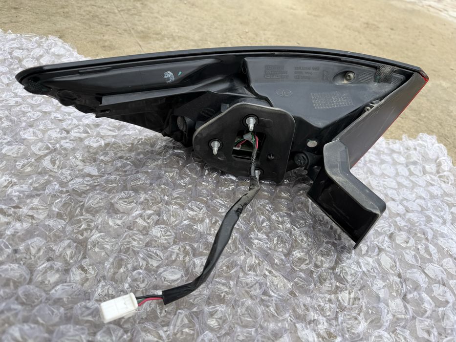 Задний фонарь правая