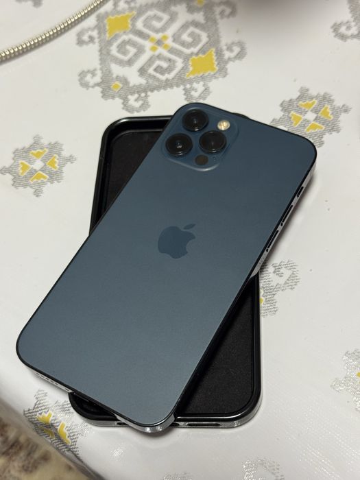 Продам айфон 12про