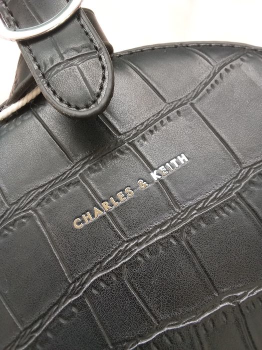 Круглая новая сумка