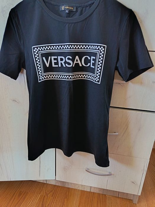 Vând tricou Versace dama
