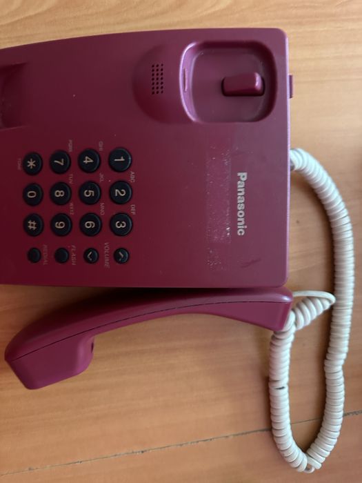 Продавам стационарен телефонен апарат “Panasonic“
