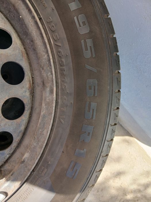 Vând jante  volkswagen touran, cu tot cu cauciucuri.