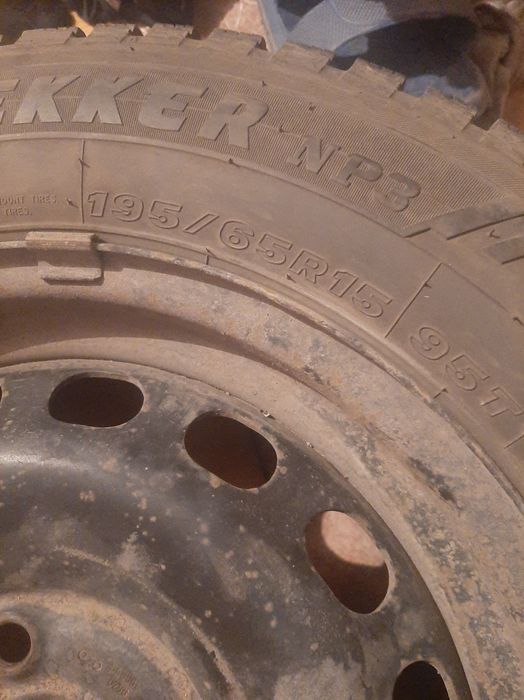 Продам резину с дисками на 15 зима