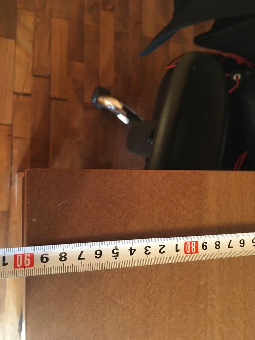 Продавам масив маса от бук/дъб естествено дърво.