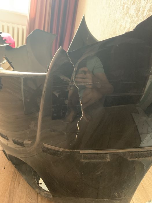 Продам бампер под ремонт