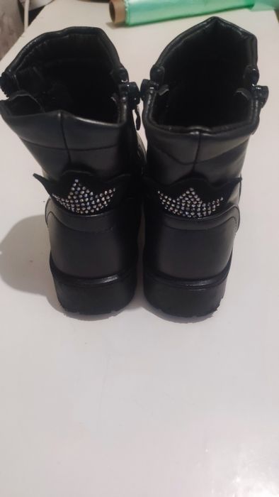 Ботинки на девочку 27 р-р