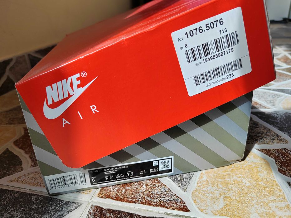 Nike Air Huarache
Black/ White-Black