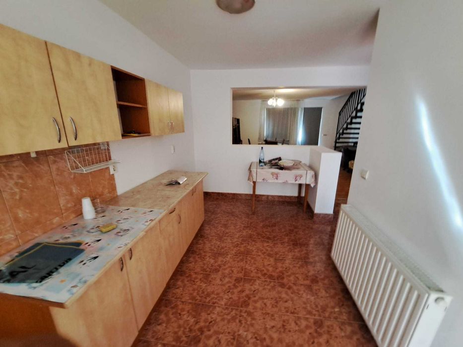 Casa Insiruita (triplex) in Floresti