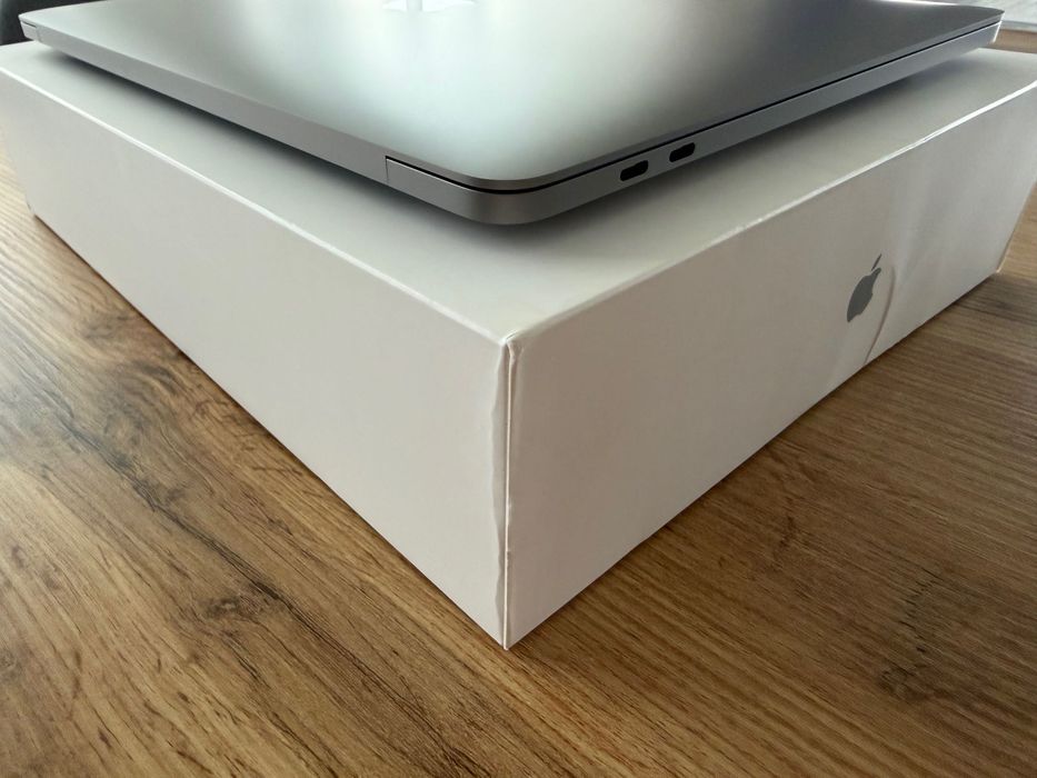 НОВ MacBook Pro 13" M1 Chip 8-CPU, 8-GPU, 16GB RAM, 1TB SSD В ГАРАНЦИЯ