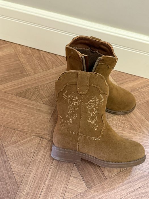 Продам замшевые казаки