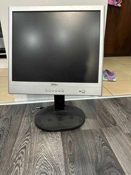 Продавам Монитор