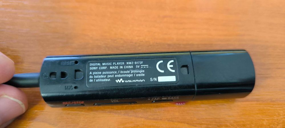 Sony Walkman NWZ-B172F MP3 Player, 2GB – Radio FM, USB direct + căști