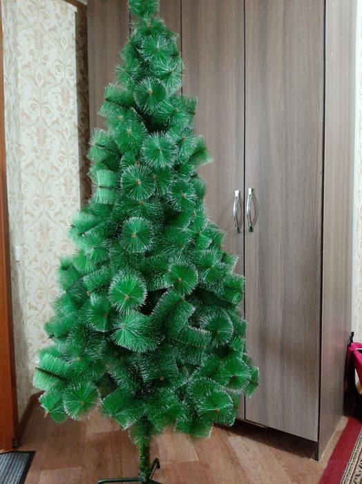 Продам елки 2 шт.