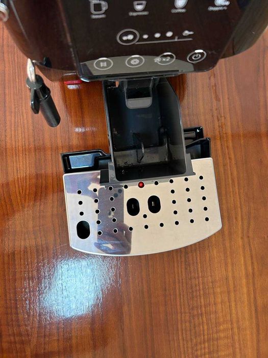 Кофеварка новая,   в отличном состоянии, фирма "DELONGHI"