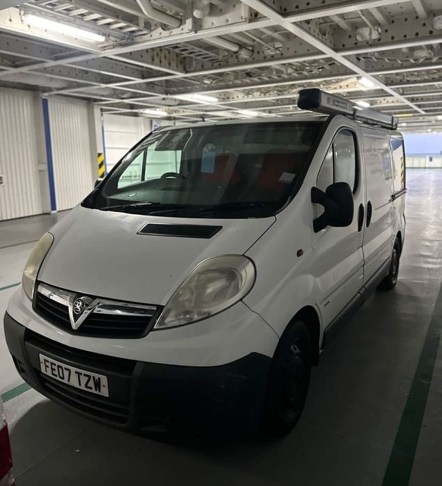 Dezmembrez Opel Vivaro / Renault Trafic 2.0 dci