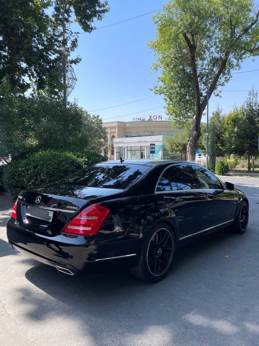 Mercedes-Benz W221
