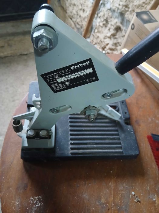 Стойка за ъглошлайф