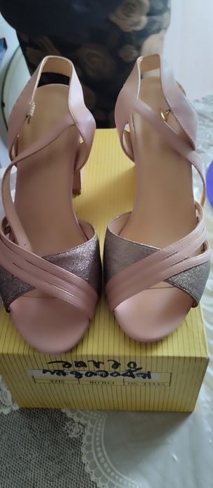 Продам босоножки