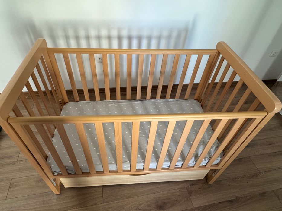 Pătuț YappyKids, lemn fag, cu sertar și sistem de legănare – ca nou