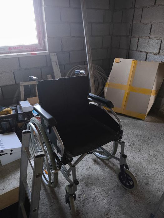 Прогулочная инвалидная коляска в ОТЛИЧНОМ состоянии!