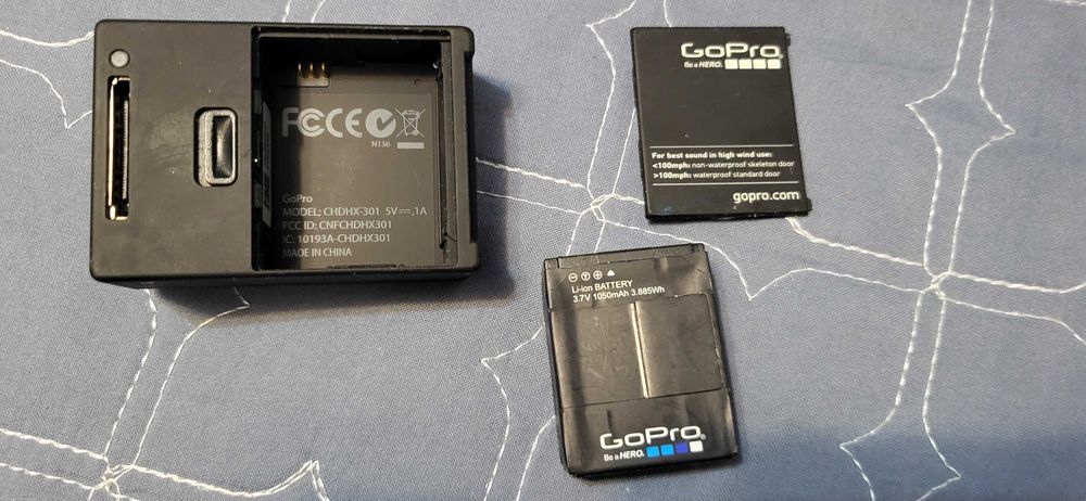 GoPRO Hiro 3 fuctionala se vinde cum se vede fara alte accesorii