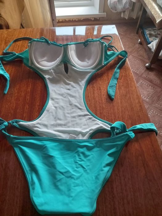Продам женский купальник 48 размера