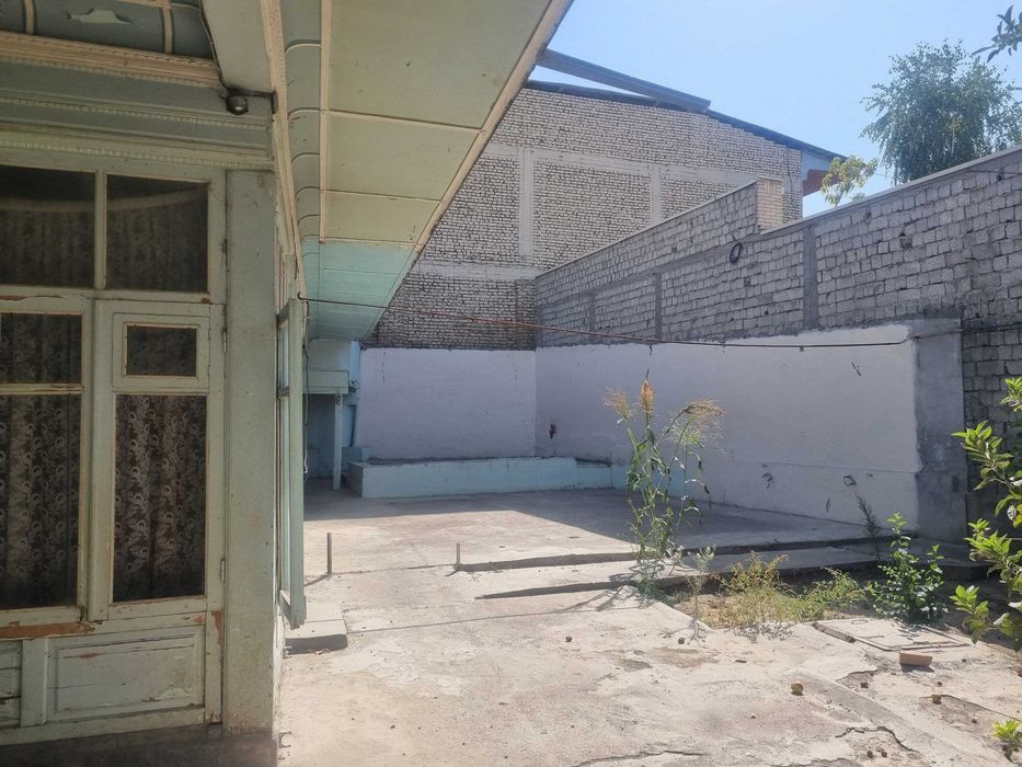 Камолон   Махали дом продажа без ремонт  хостел садик метро 100мт