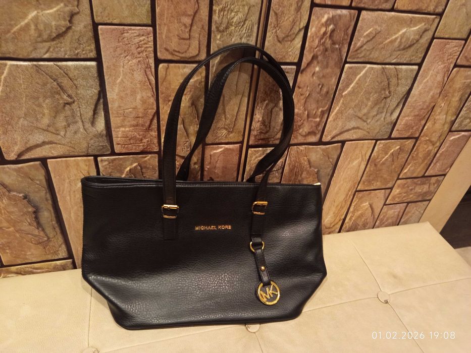 Черна чанта Michael kors