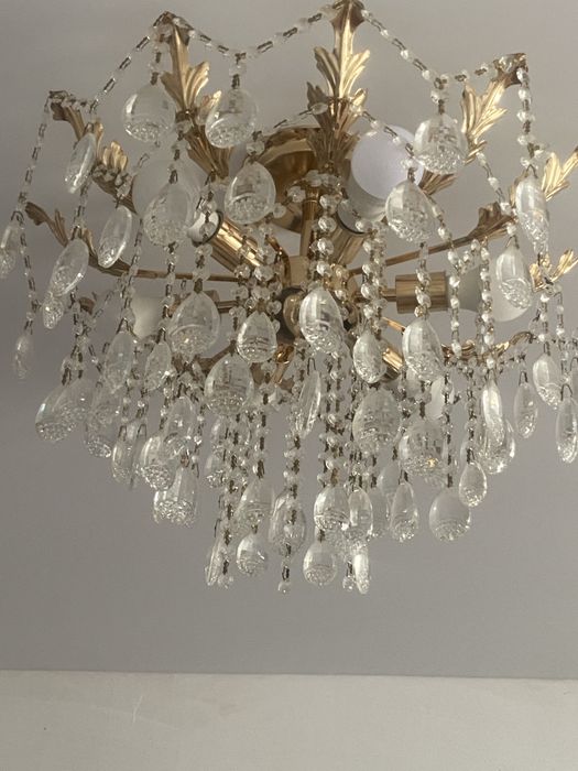 Продаю качественный люстру