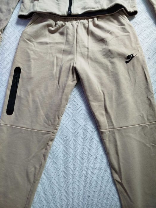 NiKE tech fleece