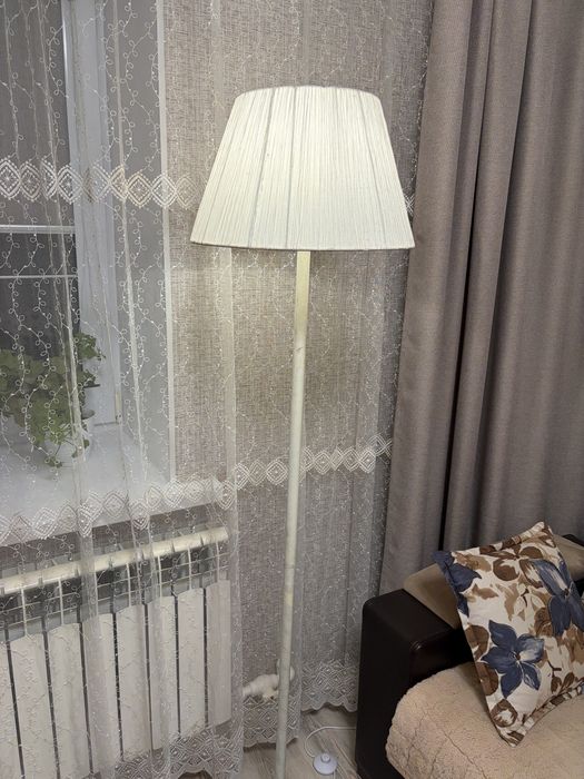 Продам торшер в отличном состоянии