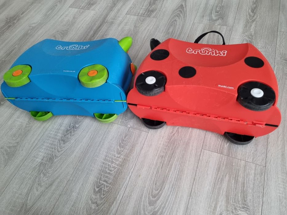 Vand 2x valize Trunky