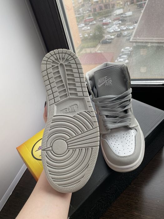 Продам кроссовки Nike