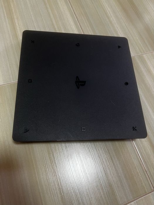 Vand Playstation 4 slim 500gb