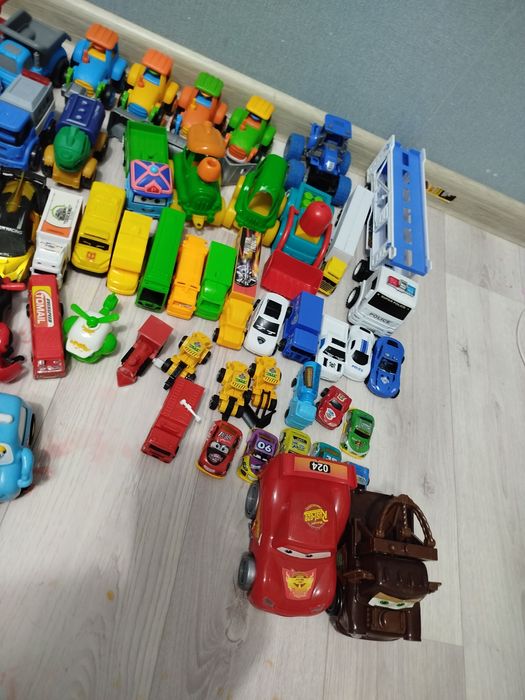 Продам игрушки машинки игрушки для мальчика