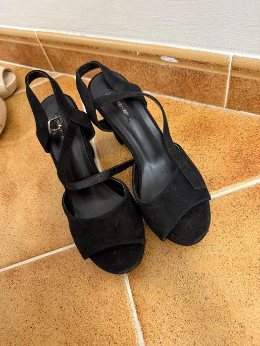 Sandale negre.  .