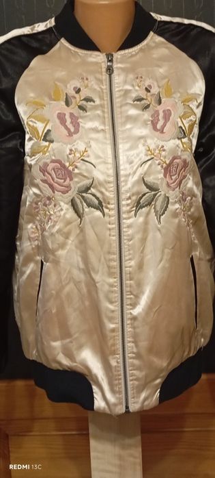 Geaca dama material satinat mărimea 40