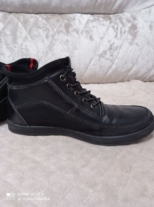 Продам детские ботинки,осень!