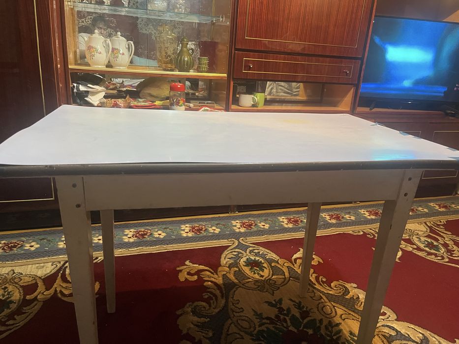 Стол старый продаю