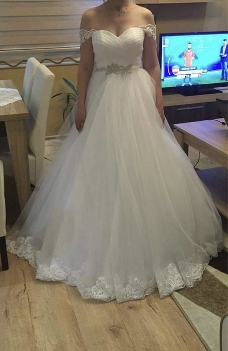 Продавам булчинска рокля + официална рокля