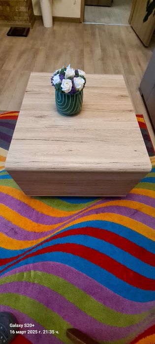 Холна масичка с колелца и чекмеджета