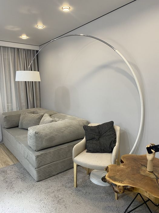 Белый торшер светильник